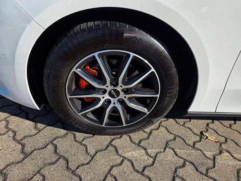 Gebraucht Mercedes B180 136 PS (100 kW) 2020 Weiß Kleinwagen