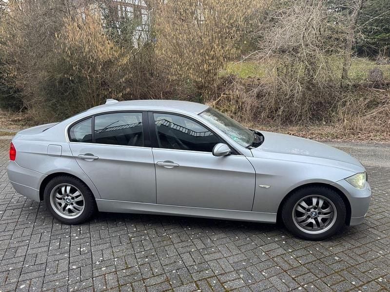 Gebraucht BMW 325 218 PS (160 kW) 2005 Silber Limousine