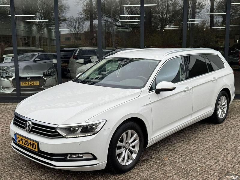 Gebraucht VW Passat Highline 120 PS (88 kW) 2019 Weiß Kombi
