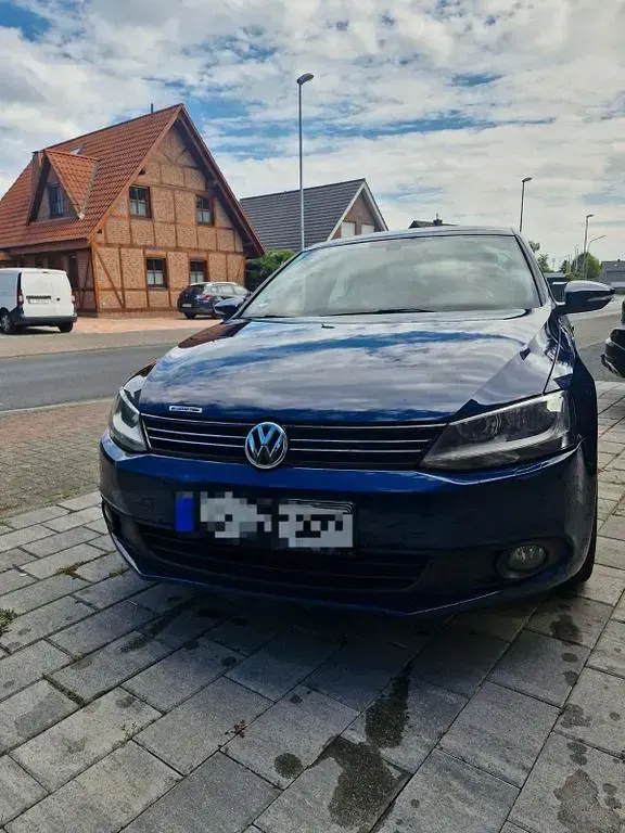 Gebraucht VW Jetta Comfortline 105 PS (77 kW) 2011 Blau Limousine