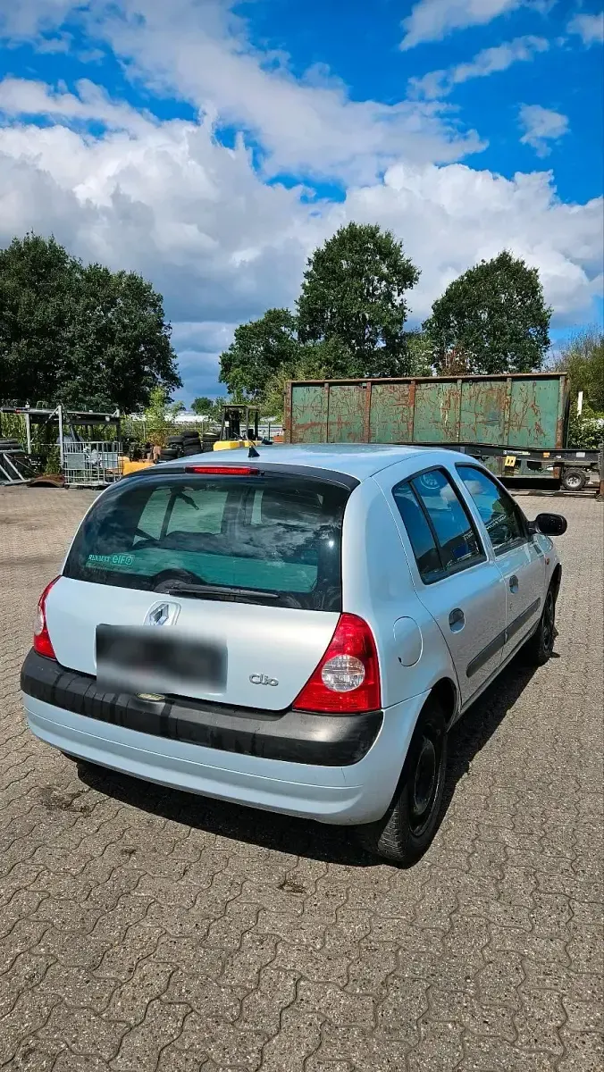 Gebraucht Renault Clio II 58 PS (42 kW) 2002 Grau Kleinwagen