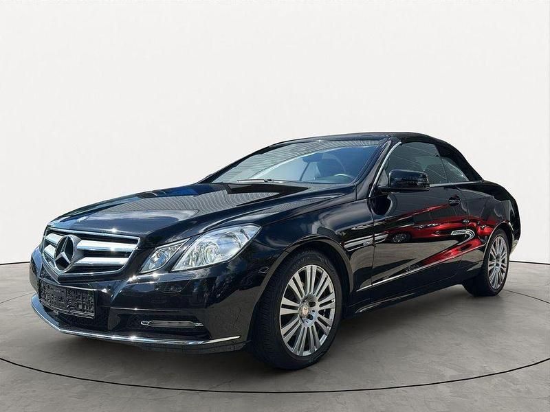 Obsidianschwarzmet. Gebraucht 2012 Mercedes E200 Cabrio | 16.480 € (Fairer Preis) - Bild 1/4