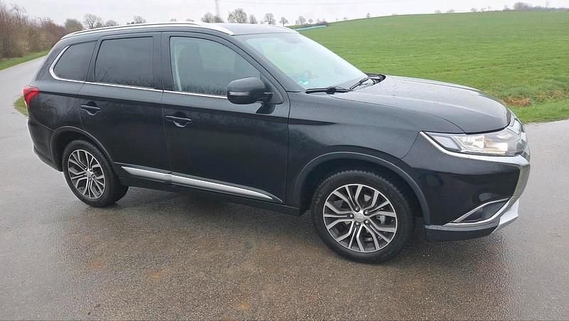 Gebraucht Mitsubishi Outlander 150 PS (110 kW) 2017 Schwarz SUV