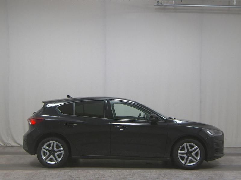 Obsidianschwarz metallic Gebraucht 2022 Ford Focus Cool & Connect Limousine | 10.580 € (Guter Preis) - Bild 1/4