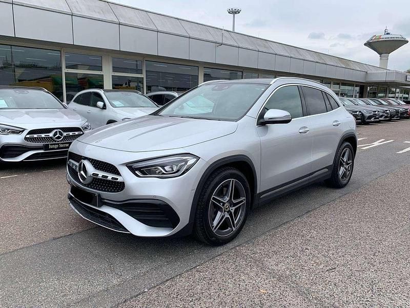 Grau Gebraucht 2021 Mercedes GLA250 AMG line SUV | 30.900 € (Guter Preis) - Bild 1/4