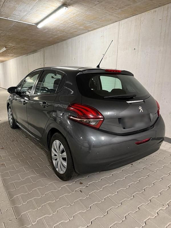 Gebraucht Peugeot 208 Active 82 PS (60 kW) 2016 Grau Kleinwagen