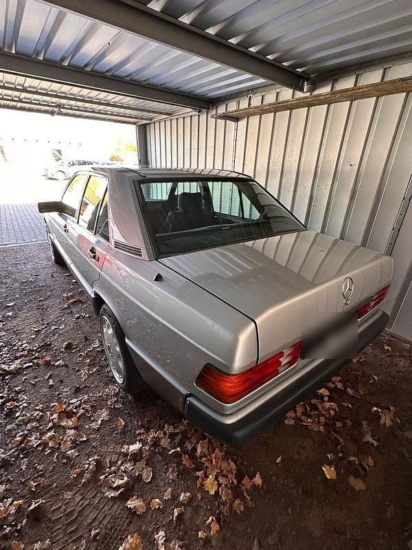 Gebraucht Mercedes 190 122 PS (89 kW) 1991 Silber Limousine