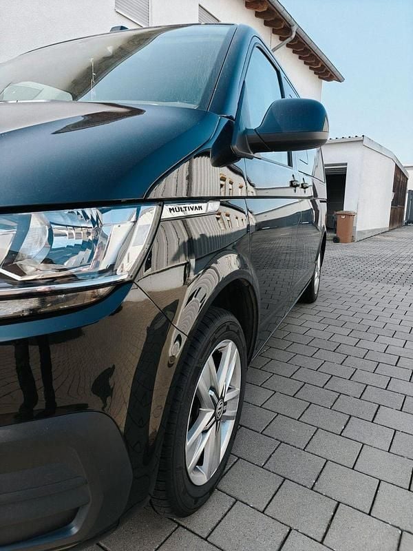Gebraucht VW Multivan 204 PS (150 kW) 2023 Schwarz Van