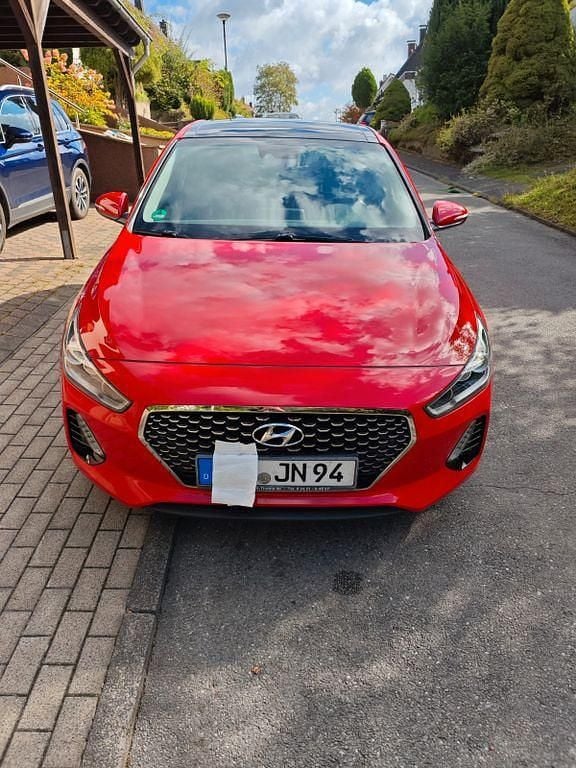 Rot Gebraucht 2018 Hyundai i30 Premium Limousine | 12.500 € (Guter Preis) - Bild 1/4