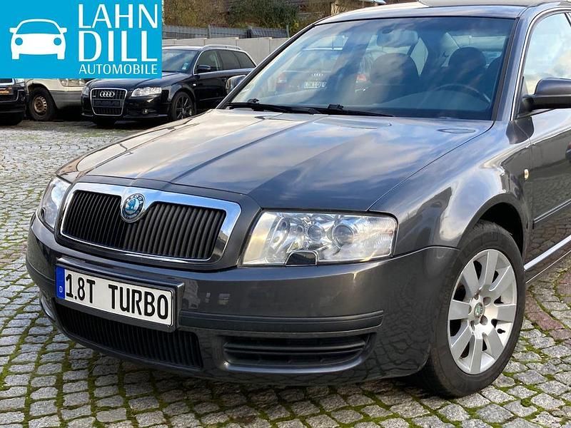 Grau Gebraucht 2003 Skoda Superb Comfort Limousine | 5.850 € - Bild 1/4