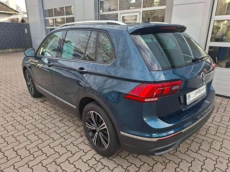 Gebraucht VW Tiguan Active 150 PS (110 kW) 2023 Nightshade blue metallic SUV