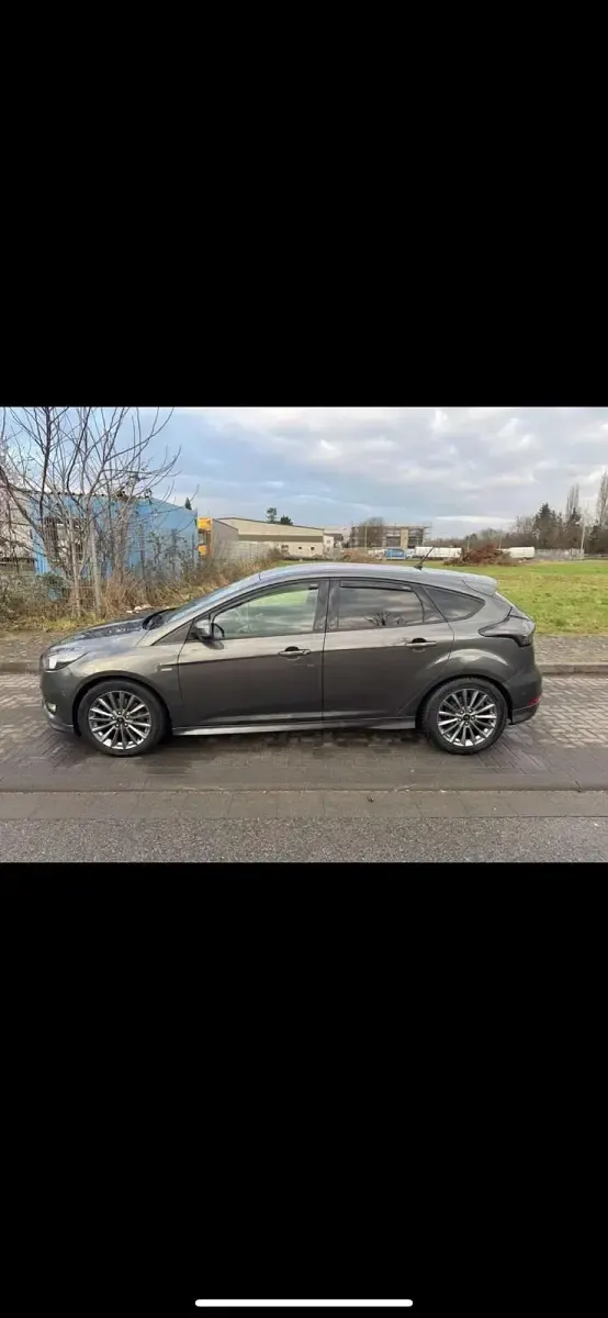 Gebraucht Ford Focus ST-Line 150 PS (110 kW) 2017 Grau Limousine