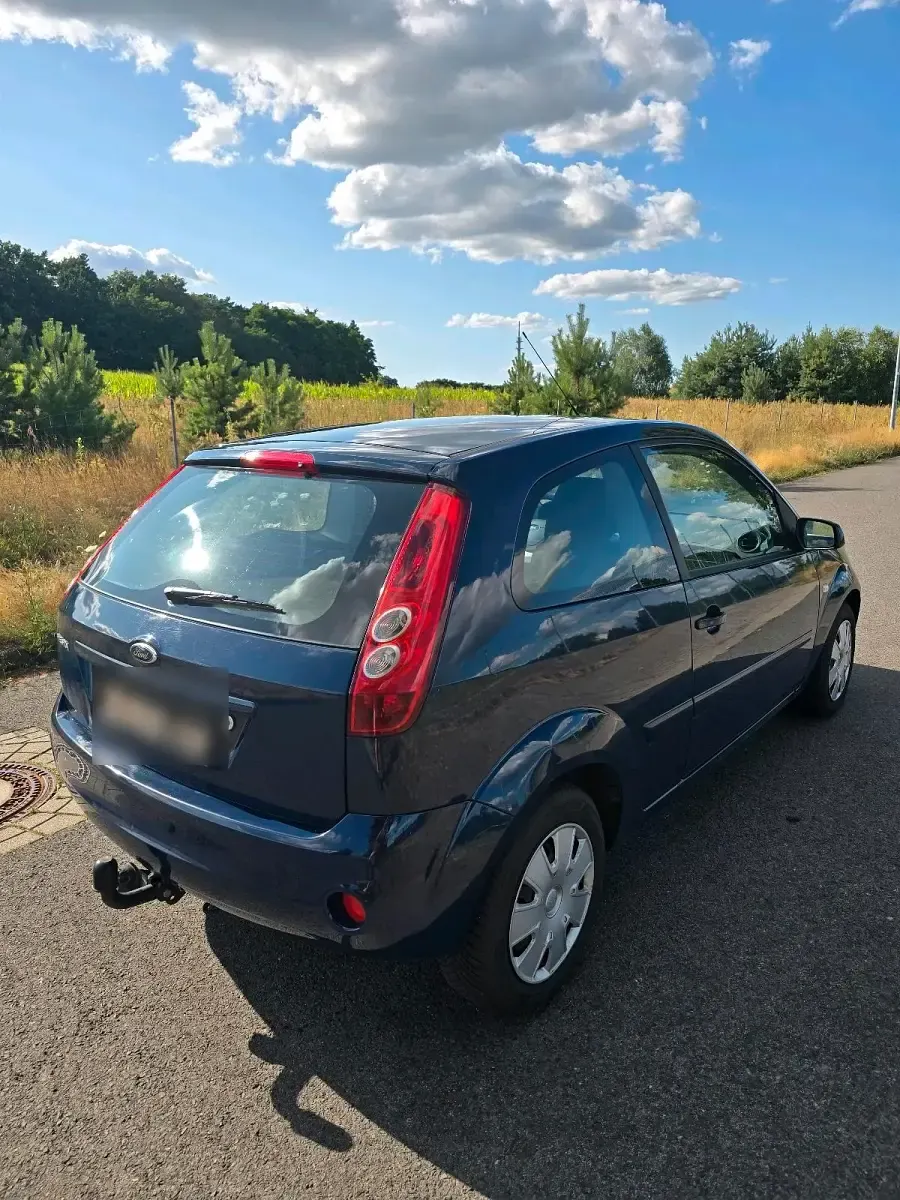 Gebraucht Ford Fiesta 69 PS (50 kW) 2008 Blau Kleinwagen