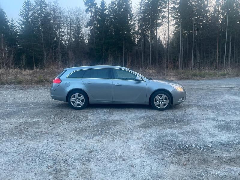 Gebraucht Opel Insignia 160 PS (117 kW) 2012 Blau Kombi