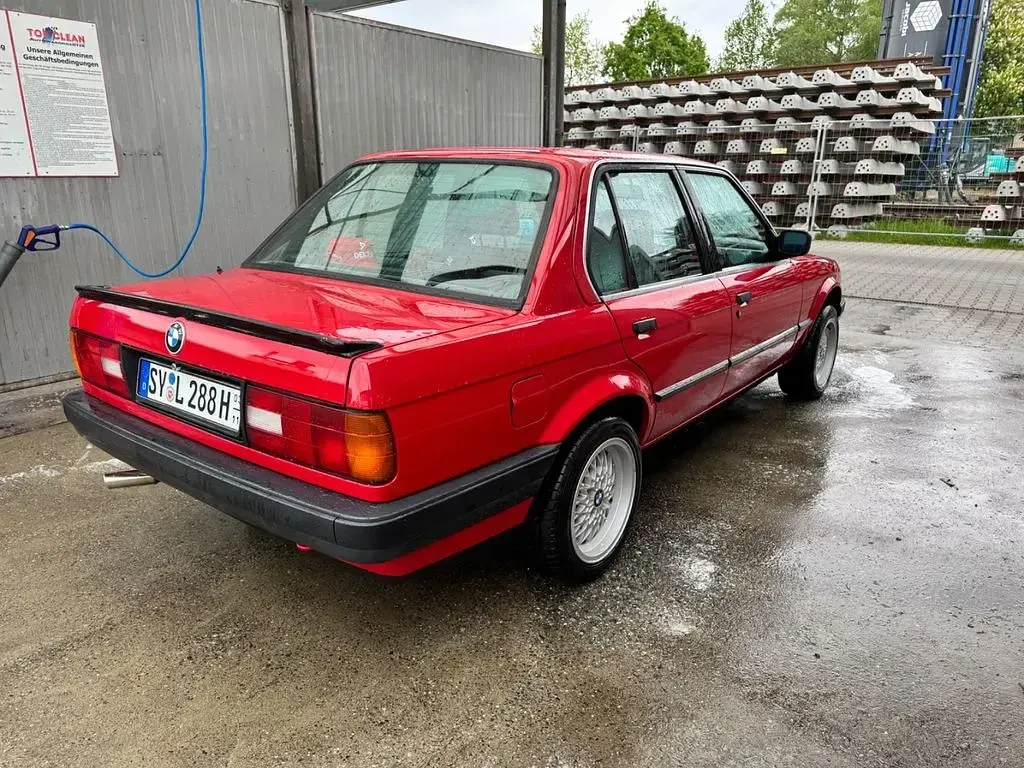 Gebraucht BMW 318 Basis 113 PS (83 kW) 1988 Rot Limousine