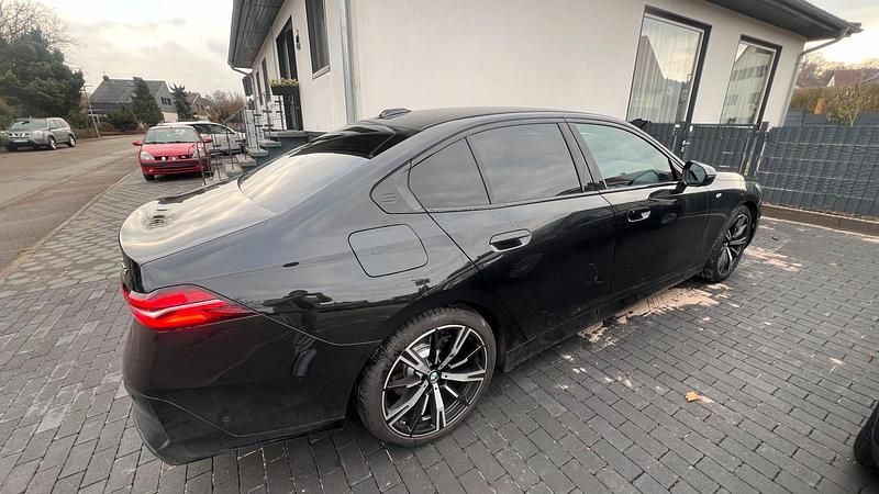 Gebraucht BMW 520 Shadowline 208 PS (152 kW) 2024 Schwarz Limousine