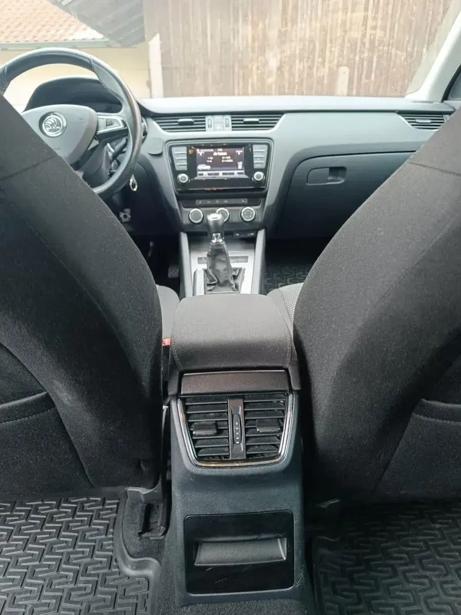 Gebraucht Skoda Octavia Ambition 105 PS (77 kW) 2015 Grau Kombi