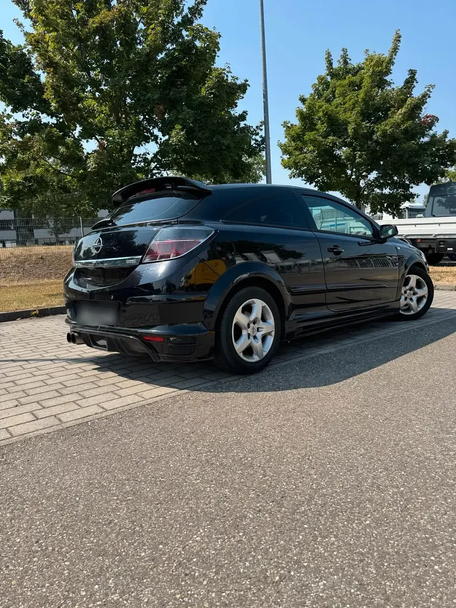 Gebraucht Opel Astra GTC 90 PS (66 kW) 2008 Schwarz Coupé