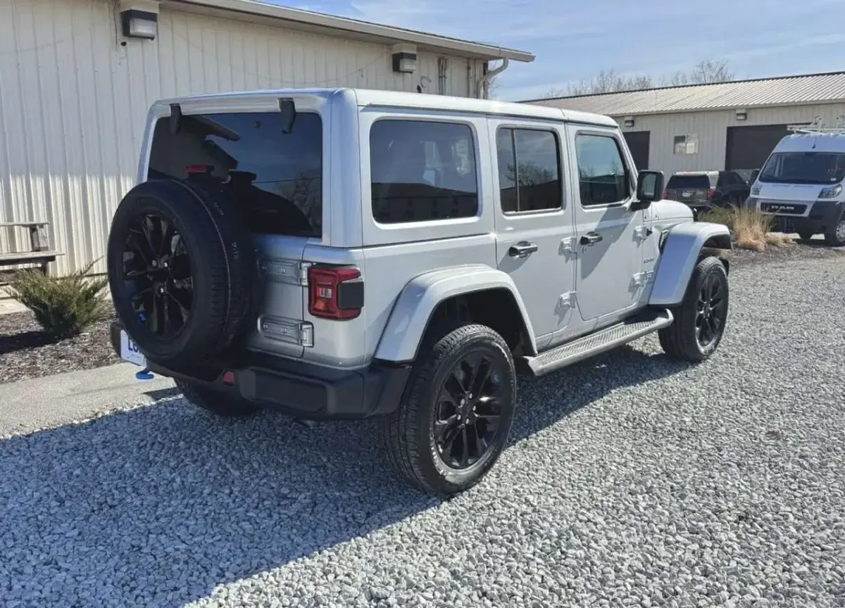 Gebraucht Jeep Wrangler Sahara 381 PS (280 kW) 2023 Silber SUV