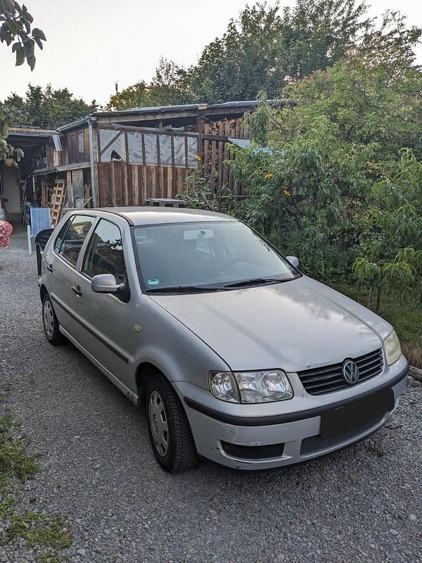 Silber Gebraucht 2000 VW Polo Kleinwagen | 350 € (Superpreis) - Bild 1/4