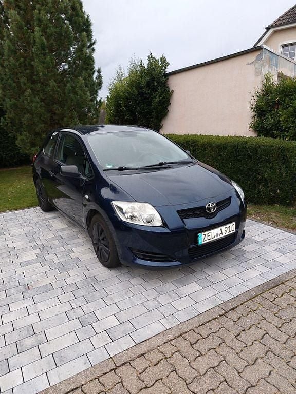 Blau Gebraucht 2010 Toyota Auris Limousine | 3.650 € (Fairer Preis) - Bild 1/4