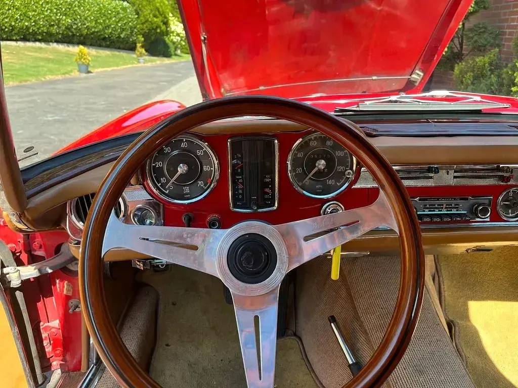 Gebraucht Mercedes 230 150 PS (110 kW) 1967 Rot Cabrio