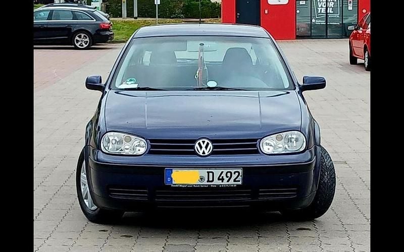 Blau Gebraucht 2002 VW Golf IV Limousine | 1.150 € (Guter Preis) - Bild 1/4