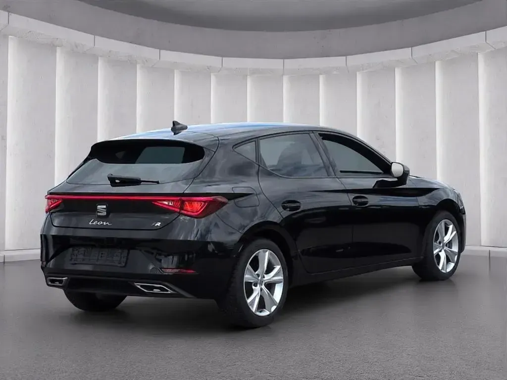 Używany Seat Leon FR 150 KM (110 kW) 2025 Czarny Sedan/Limuzyna
