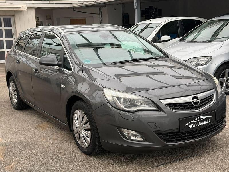 Gebraucht Opel Astra 165 PS (121 kW) 2012 Grau Limousine