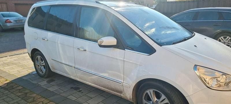 Weiß Gebraucht 2012 Ford Galaxy Titanium Van / Kleinbus | 8.500 € (Fairer Preis) - Bild 1/4