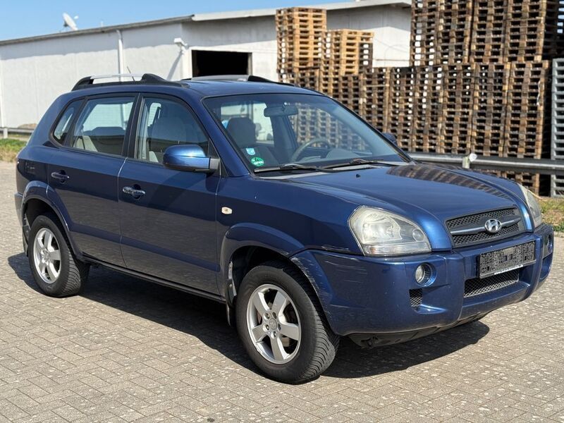 Blau Gebraucht 2004 Hyundai Tucson GLS SUV | 2.990 € (Fairer Preis) - Bild 1/4
