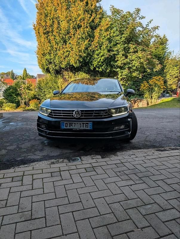 Schwarz Gebraucht 2017 VW Passat R-line Kombi | 12.500 € (Guter Preis) - Bild 1/4