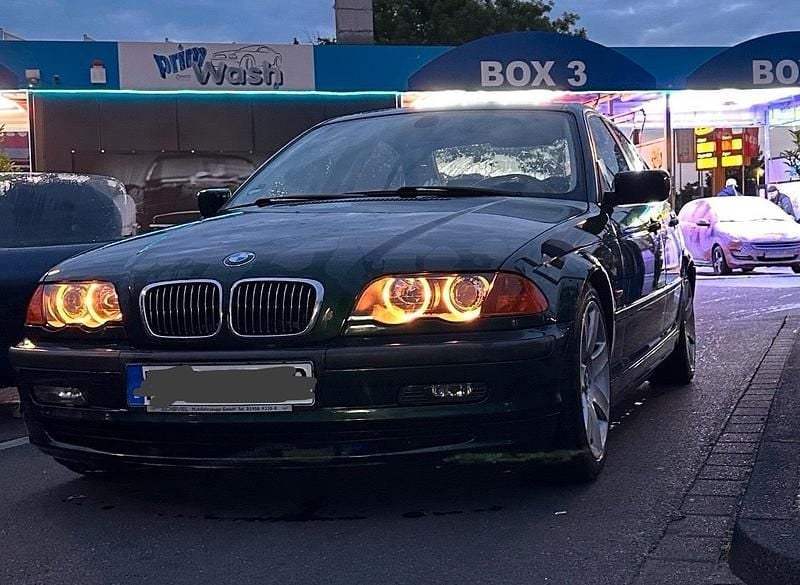Grün Gebraucht 1999 BMW 323 Limousine | 2.700 € (Fairer Preis) - Bild 1/4