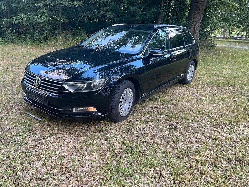 Schwarz Gebraucht 2015 VW Passat Kombi | 12.990 € (Guter Preis) - Bild 1/4