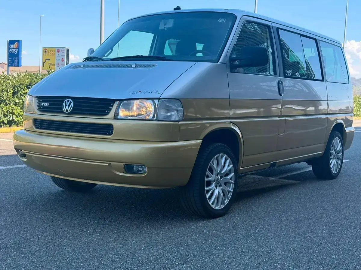 Second-hand VW Multivan 151 CP (111 kW) 2002 Gri Monovolum