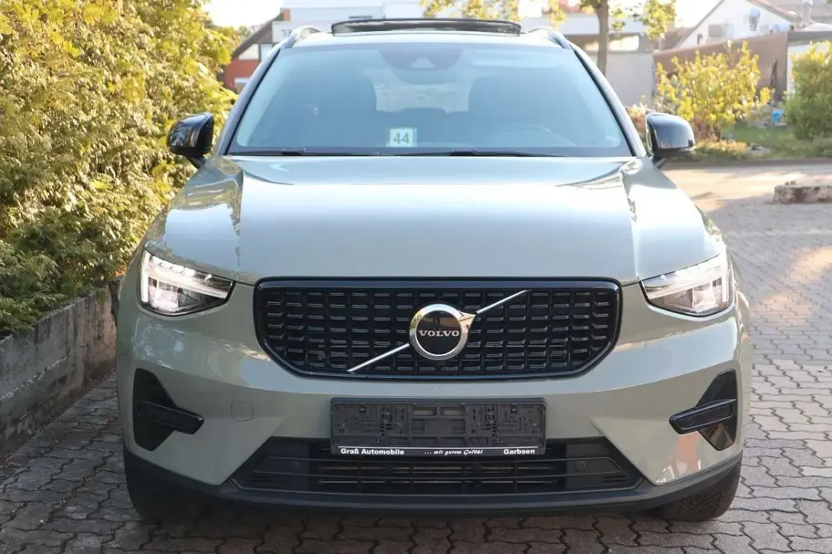 Gebraucht Volvo XC40 Plus 261 PS (191 kW) 2023 Sage green SUV