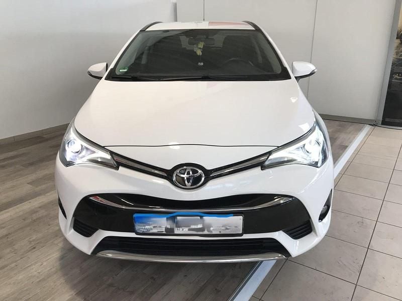 Gebraucht Toyota Avensis Edition-S 147 PS (108 kW) 2017 Weiß Kombi