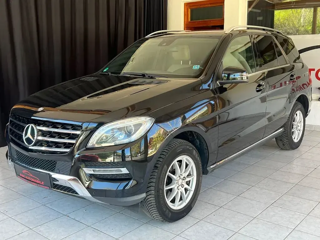 Używany Mercedes ML350 258 KM (189 kW) 2013 Czarny SUV