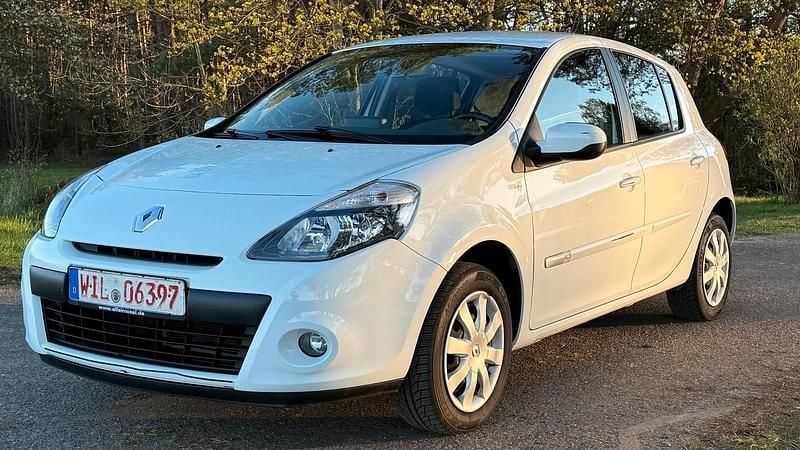 Gebraucht Renault Clio IV 80 PS (58 kW) 2012 Weiß Kleinwagen