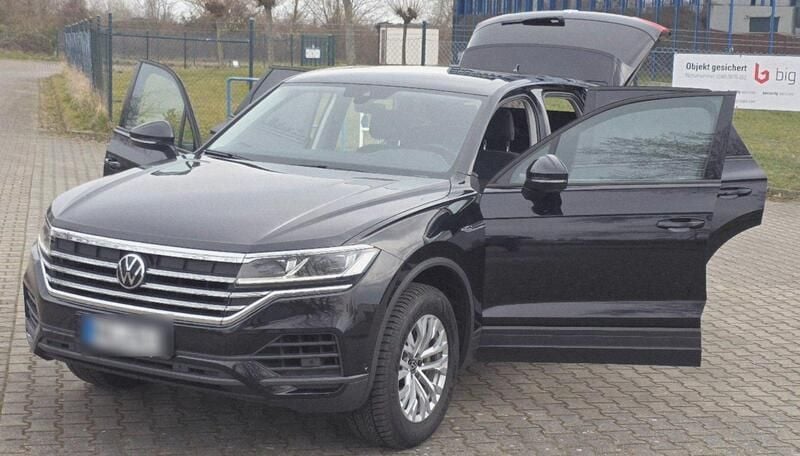 Schwarz Gebraucht 2020 VW Touareg SUV | 30.800 € (Superpreis) - Bild 1/4