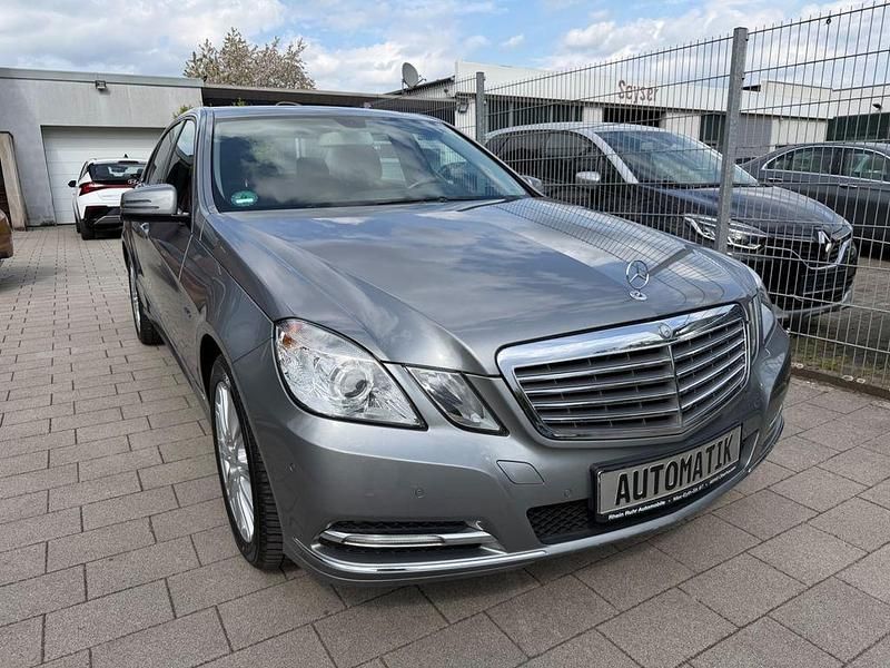 Gebraucht Mercedes E200 Elegance 184 PS (135 kW) 2012 Grau Limousine