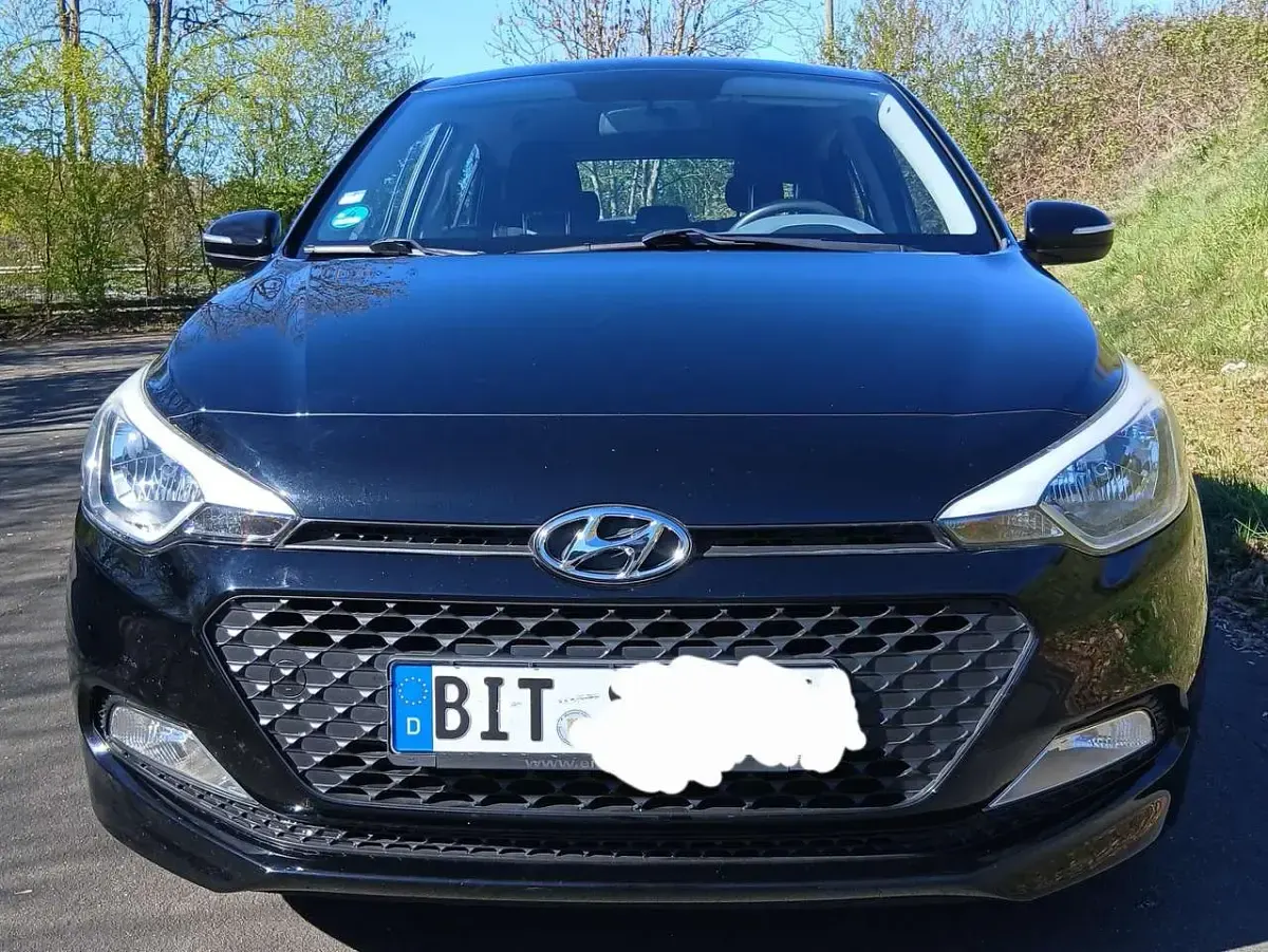 Gebraucht Hyundai i20 Classic 84 PS (61 kW) 2016 Schwarz Kleinwagen