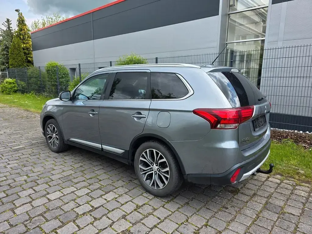Używany Mitsubishi Outlander Plus 150 KM (110 kW) 2016 Szary SUV