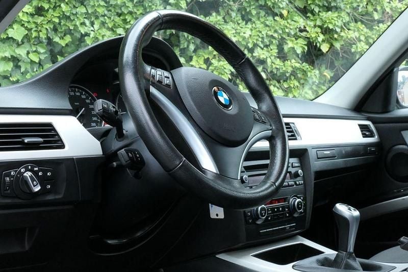 Gebraucht BMW 320 Lifestyle 184 PS (135 kW) 2011 Silber Limousine