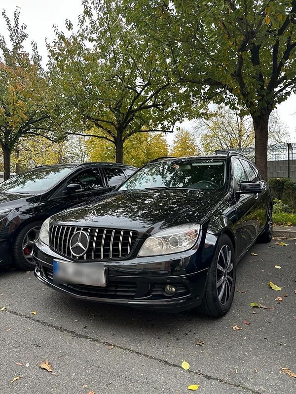 Schwarz Gebraucht 2010 Mercedes C200 Kombi | 4.950 € - Bild 1/4