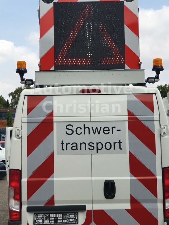 Gebraucht Peugeot Boxer 165 PS (121 kW) 2019 Weiß Van