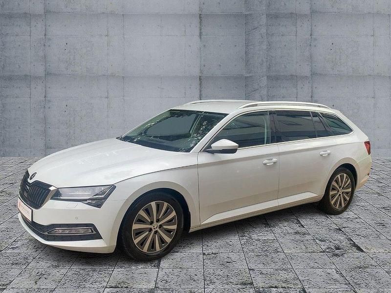 Gebraucht Skoda Superb Style 190 PS (139 kW) 2021 Moonweiss metallic Kombi