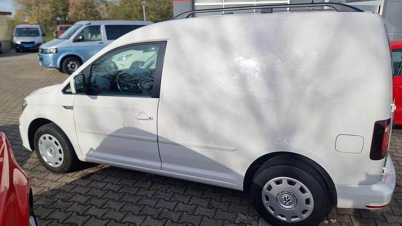 Second-hand VW Caddy 102 CP (75 kW) 2016 Alb Monovolum