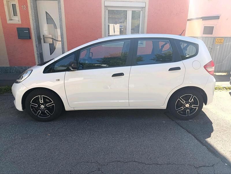 Weiß Gebraucht 2013 Honda Jazz Kleinwagen | 5.800 € (Fairer Preis) - Bild 1/4