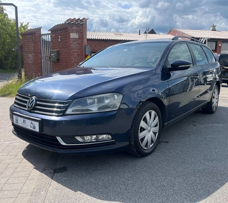 Blau Gebraucht 2012 VW Passat Trendline Kombi | 2.900 € (Superpreis) - Bild 1/4